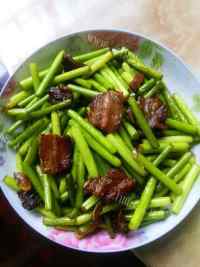 家常菜蒜苔炒肉
