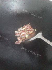 家常菜荷兰豆炒腊肠做法图解4)