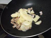 美味的土豆炒肉做法图解6)