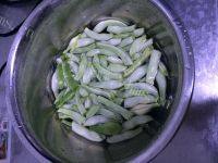 美味的芹香豆角做法图解1)