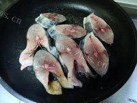 美味鲅鱼炖蒜薹做法图解6)