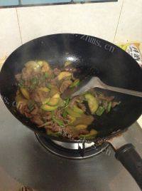 家常菜西葫芦炒牛肉做法图解9)