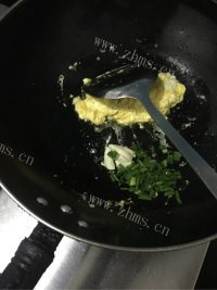 诱人的蛋炒饭做法图解4)