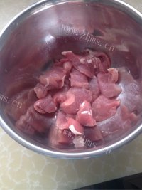 美味的糖醋里脊做法图解1)