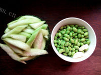 家常菜丝瓜炒毛豆做法图解1)