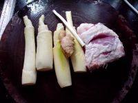 茭白肉丝做法图解1)