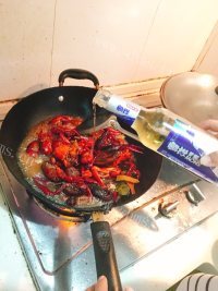 美味营养的香辣小龙虾做法图解8)