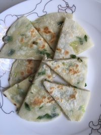 色味俱佳的葱花饼做法图解4)