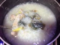 美味营养的皮蛋瘦肉粥做法图解6)