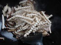 家常菜香菇炒豆干做法图解6)