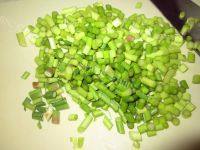 蒜薹肉末炒豆粒做法图解1)