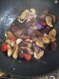 易做的烧茄子做法图解6)
