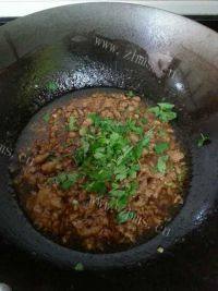 家常菜蚝油肉末茄子做法图解13)