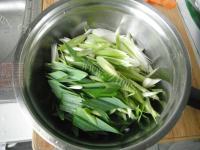 家常菜腊肠炒青蒜做法图解3)