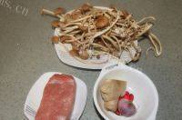 家常菜茶树菇炒肉片做法图解1)