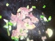 蘑菇炒肉做法图解5)
