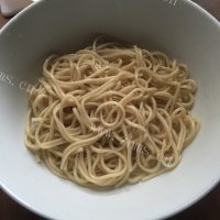 美味的香辣拌面做法图解3)