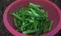 最爱的芦笋炒大虾做法图解2)