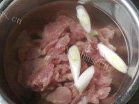 美味的阿胶炖瘦肉做法图解6)