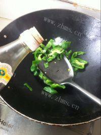 家常菜青椒炒鸡蛋做法图解7)
