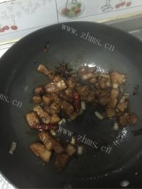 好吃的土豆茄子炖肉做法图解5)
