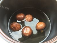 口感丰富的土豆焖鸡做法图解2)