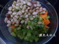 凉拌芹菜花生米自制做法图解9)