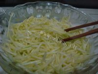 多吃西葫芦丝鸡蛋饼做法图解1)