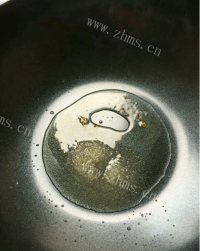 营养丰富的香菇炖猪蹄做法图解3)