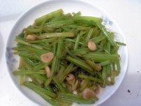 家常菜素炒芹菜