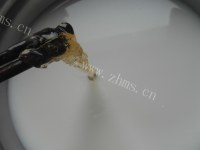 家常菜嫩滑的杏仁豆腐做法图解4)