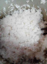 鲜虾菜脯蛋炒饭做法图解2)