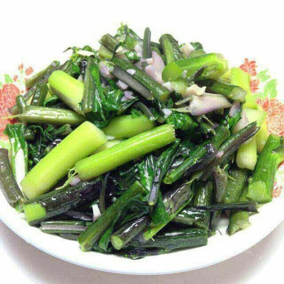 喷香的清炒红菜苔