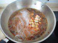 鸭血油豆腐粉丝汤做法图解8)