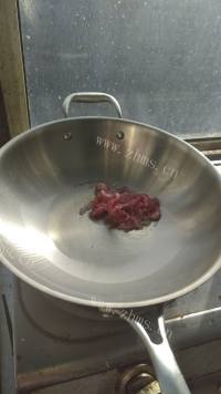 清淡的花菜炒肉丝做法图解4)
