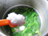 美味的菜芯山药龙骨汤做法图解8)