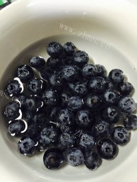 食欲满满的蓝莓酱做法图解1)