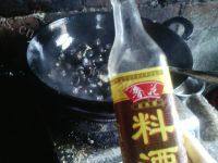 「美味可口」炒田螺做法图解3)