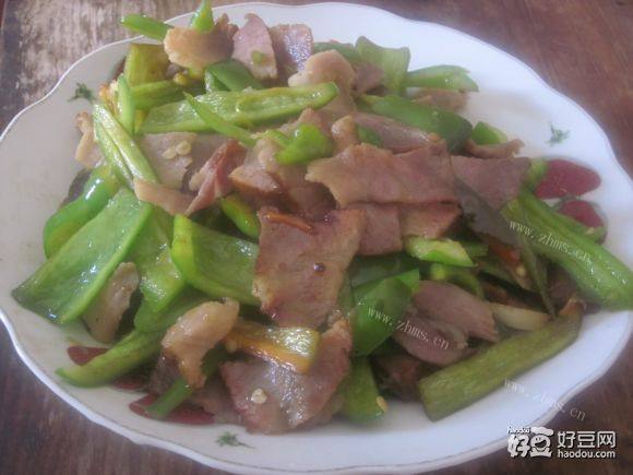 腊肉炒青椒