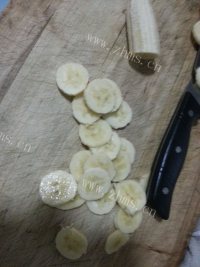 自制香蕉披萨做法图解7)