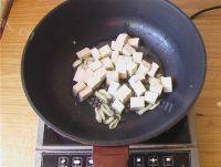 家常菜芹菜豆腐做法图解6)