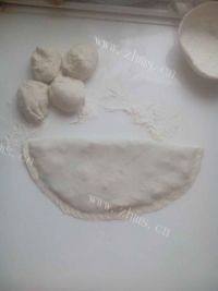 简易的韭菜馅饼做法图解9)