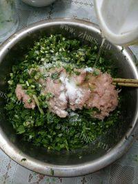 自己做的韭菜猪肉水饺做法图解7)