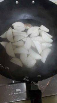 家常菜西兰花炒鸡腿菇做法图解2)