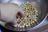 好喝的鹰嘴豆花生豆浆做法图解3)