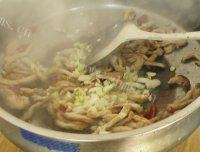 营养丰富的酸菜肉丝做法图解8)