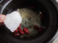 香飘十里的红枣莲子银耳汤做法图解6)