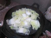 圆白菜煮鲅鱼汤的做法图解二