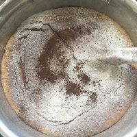 喷香的黑森林蛋糕做法图解6)
