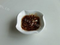 美味的蒜蓉粉丝蒸扇贝做法图解8)